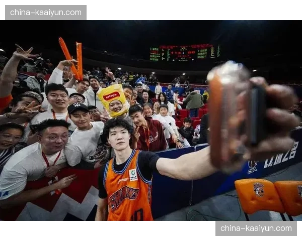 偰李永炜上海队26分闪耀 年轻球员成联赛新势力代表 偰李永炜上海队26分闪耀 年轻球员成联赛新势力代表