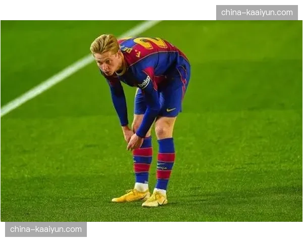 托纳利禁区手球未判点球解析 本能保护动作成减轻因素